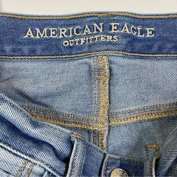 American Eagle Mom Jeans Women's 2 Light Denim High Rise Distressed Ripped Knees - Picture 3 of 12